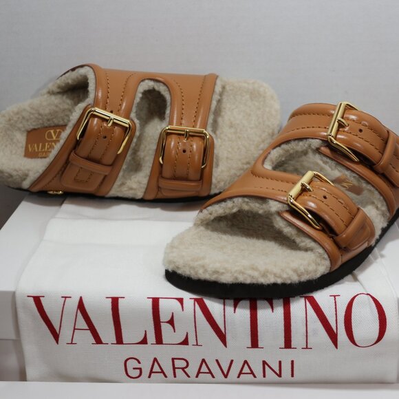 Valentino Garavani Fussfriend shearling-lined leather sandals - Picture 2 of 6